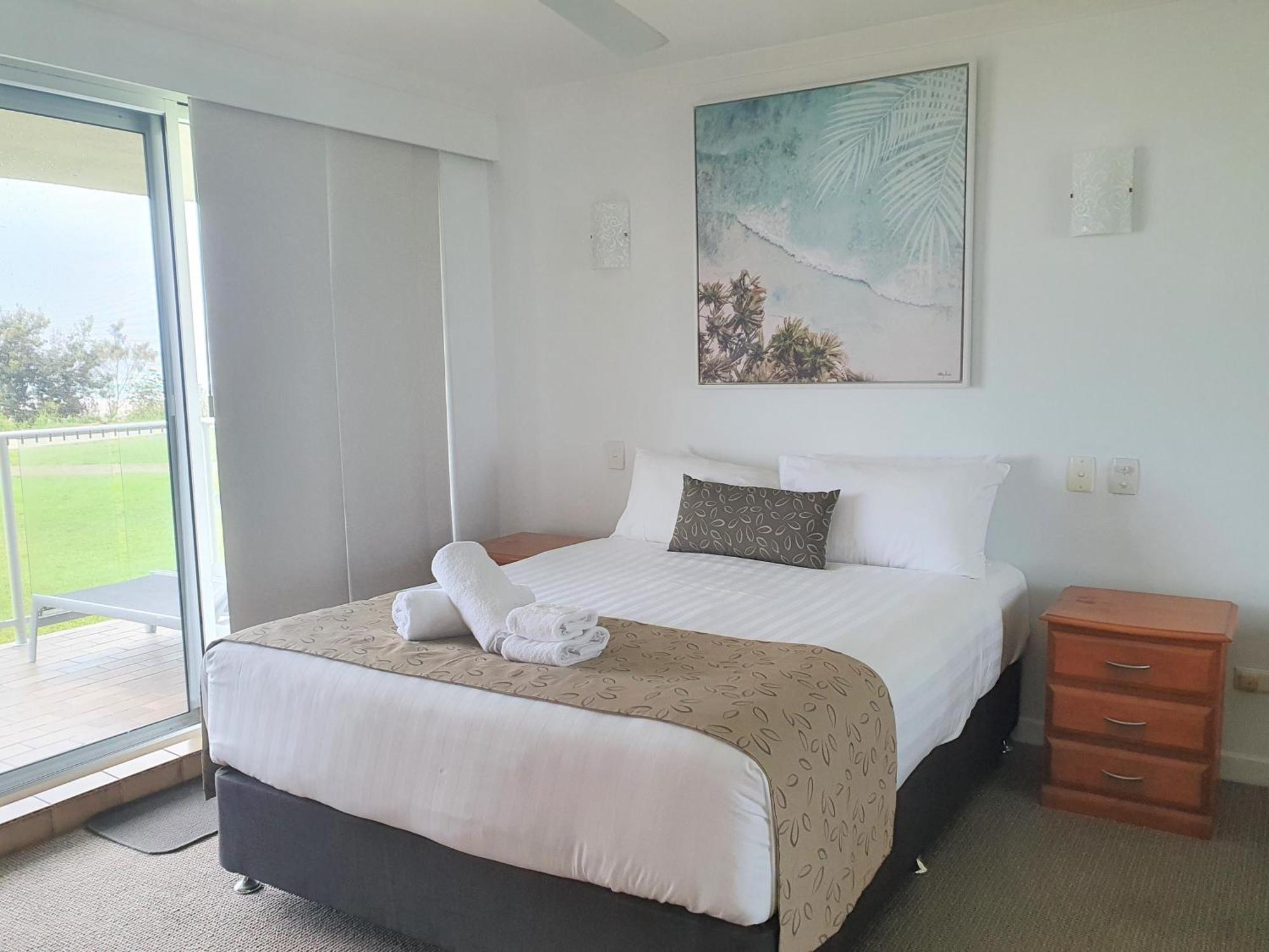 Pacific Surf Absolute Beachfront Apartments Guldkusten Exteriör bild