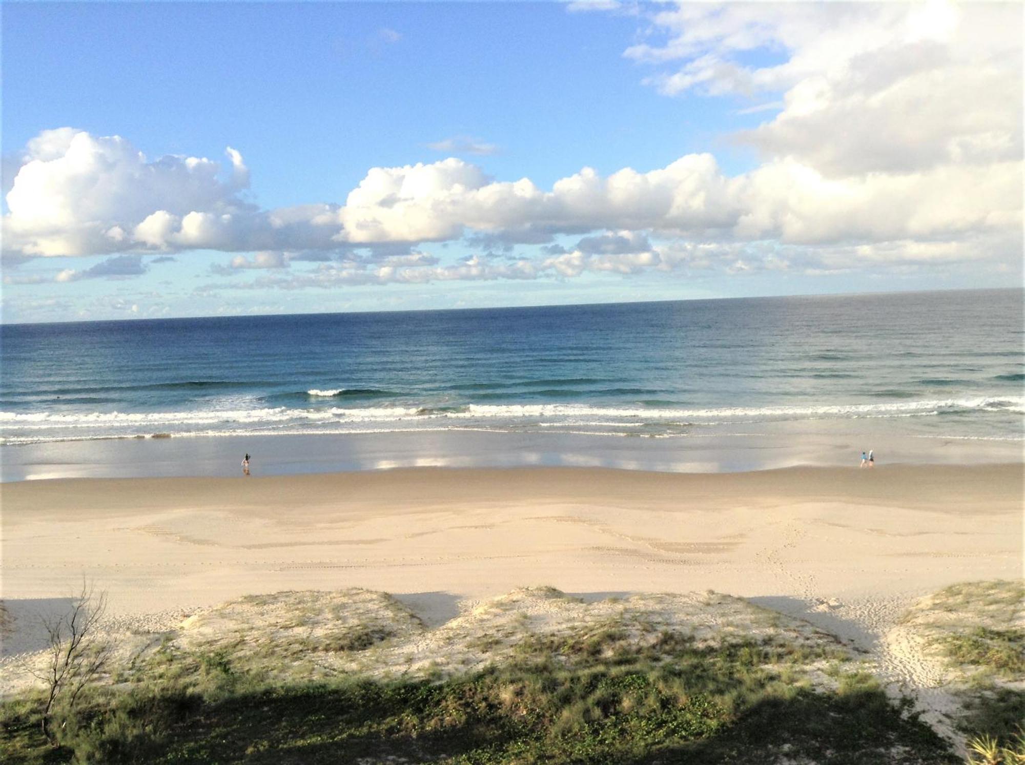 Pacific Surf Absolute Beachfront Apartments Guldkusten Exteriör bild