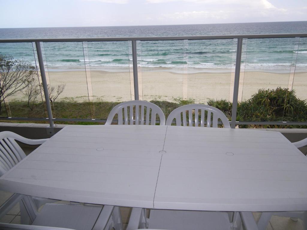 Pacific Surf Absolute Beachfront Apartments Guldkusten Rum bild