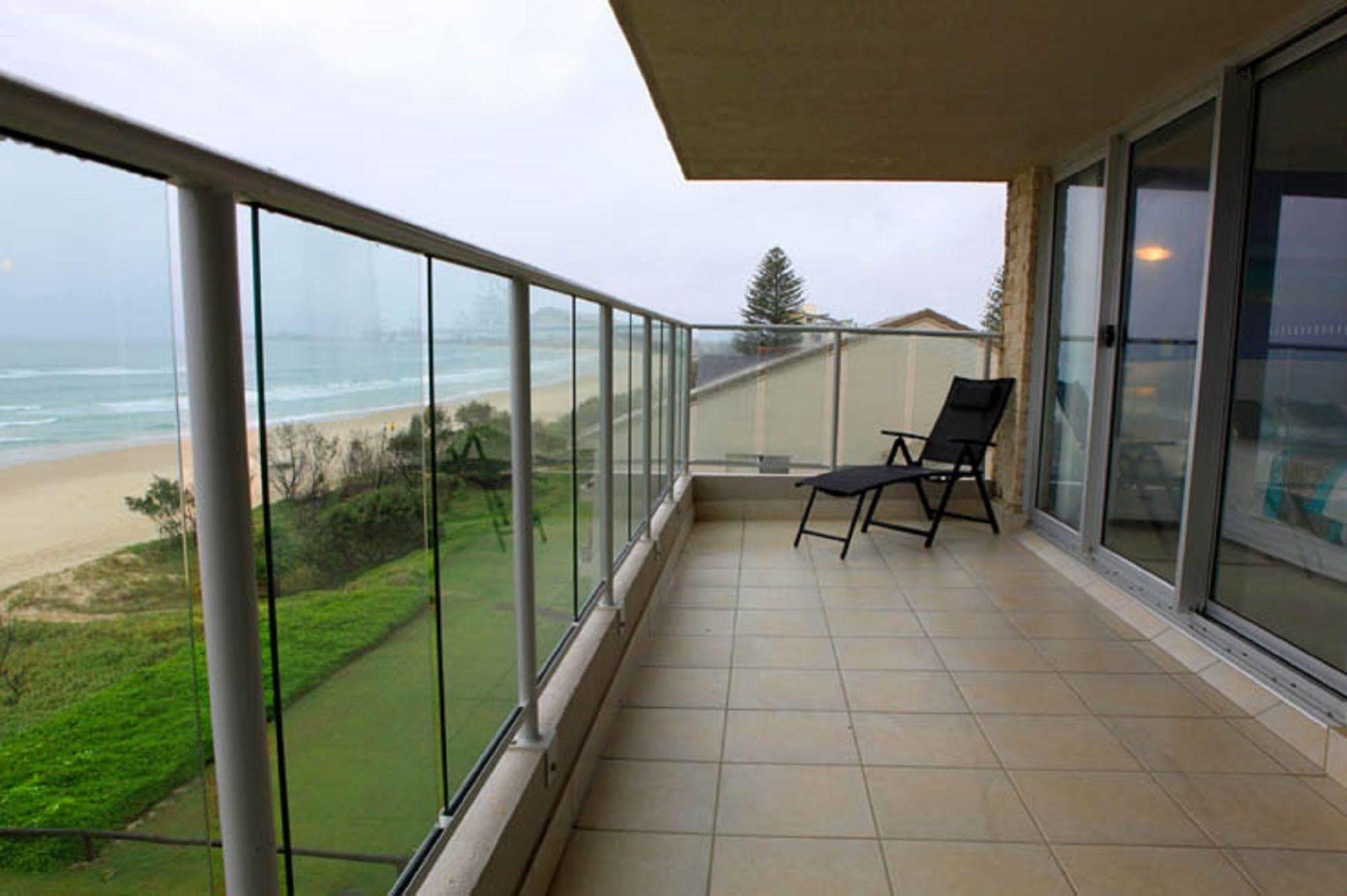 Pacific Surf Absolute Beachfront Apartments Guldkusten Exteriör bild